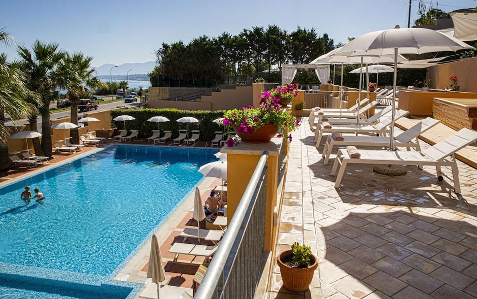 Hotel Punta Nord - Est da 57 €. Hotel a Castellammare del Golfo - KAYAK