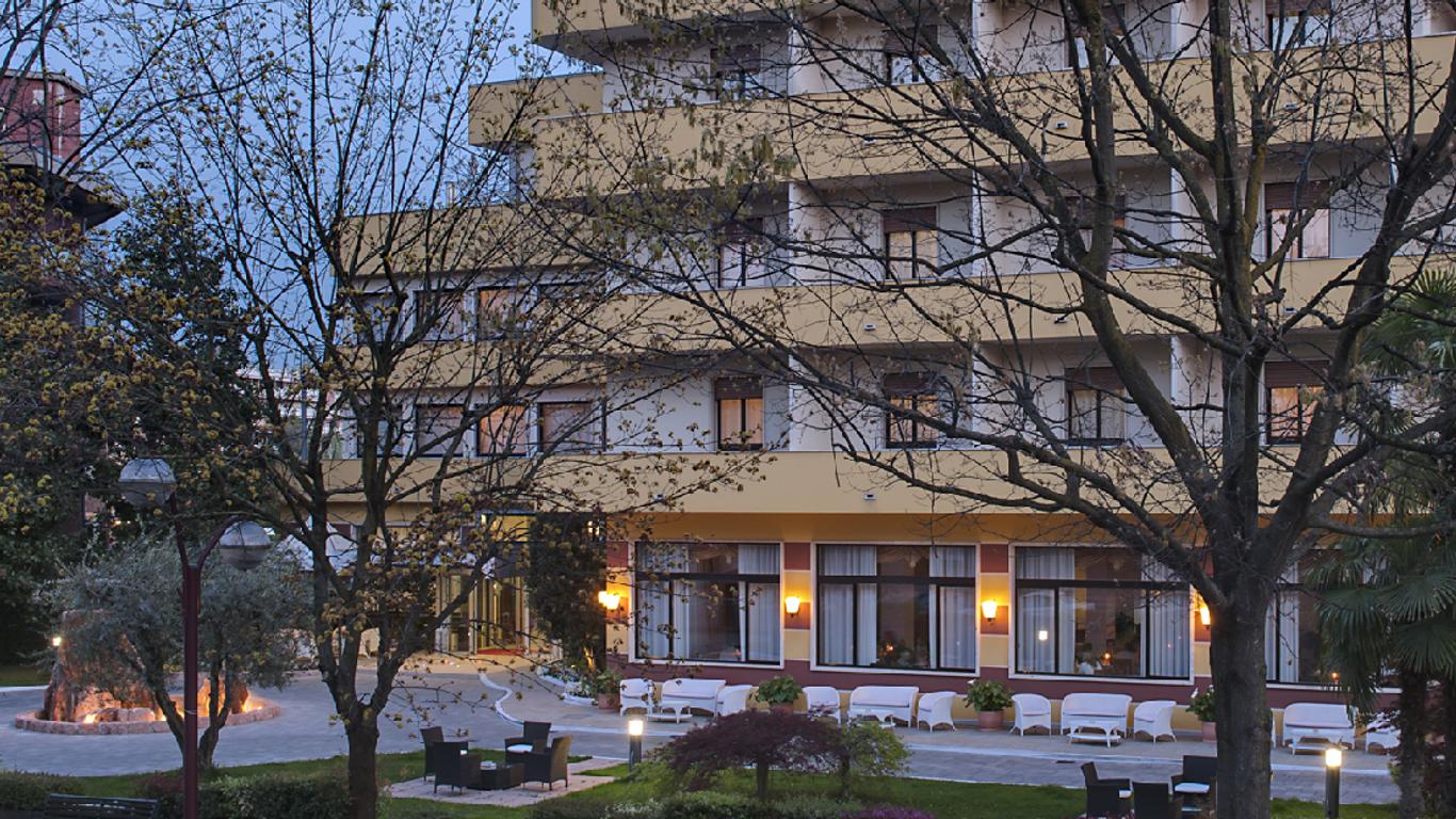 Hotel Terme Marco Polo da 96 €. Hotel a Montegrotto Terme - KAYAK