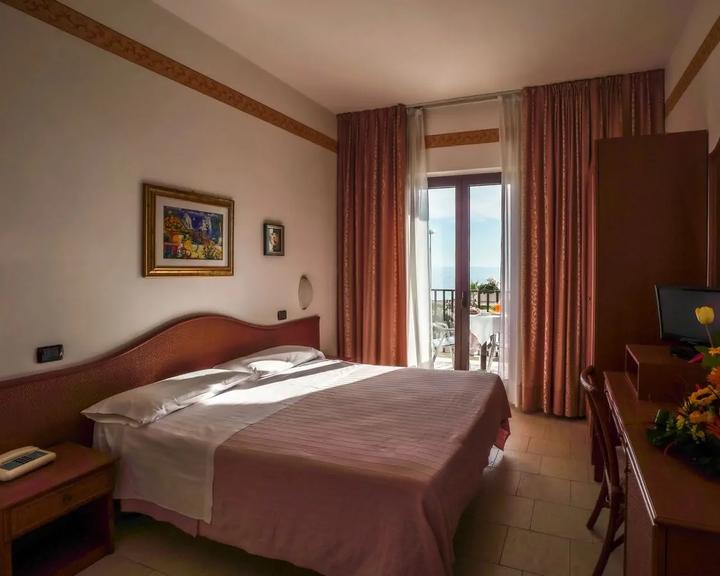 Hotel Panorama Del Golfo da 58 €. Hotel a Manfredonia - KAYAK
